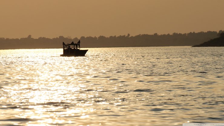 风景 自然风光 湖面 泛光 小船