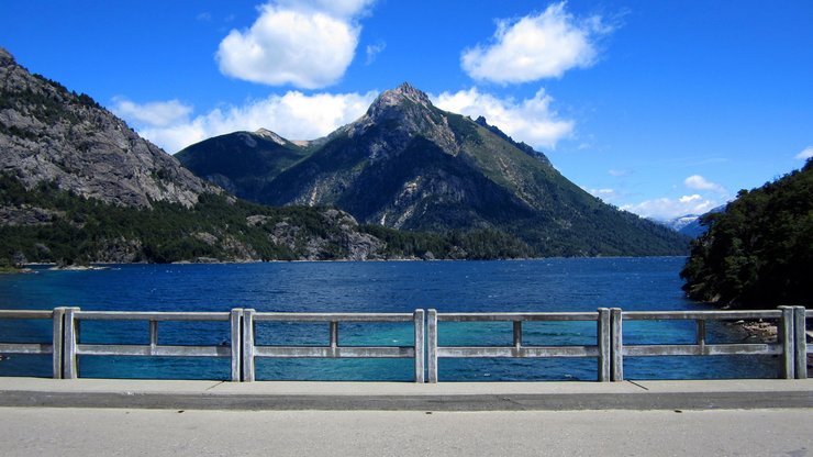 安卓手机风景 蓝天 白云 山脉高清壁纸
