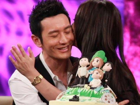 黄晓明丢拐杖熊抱赵薇