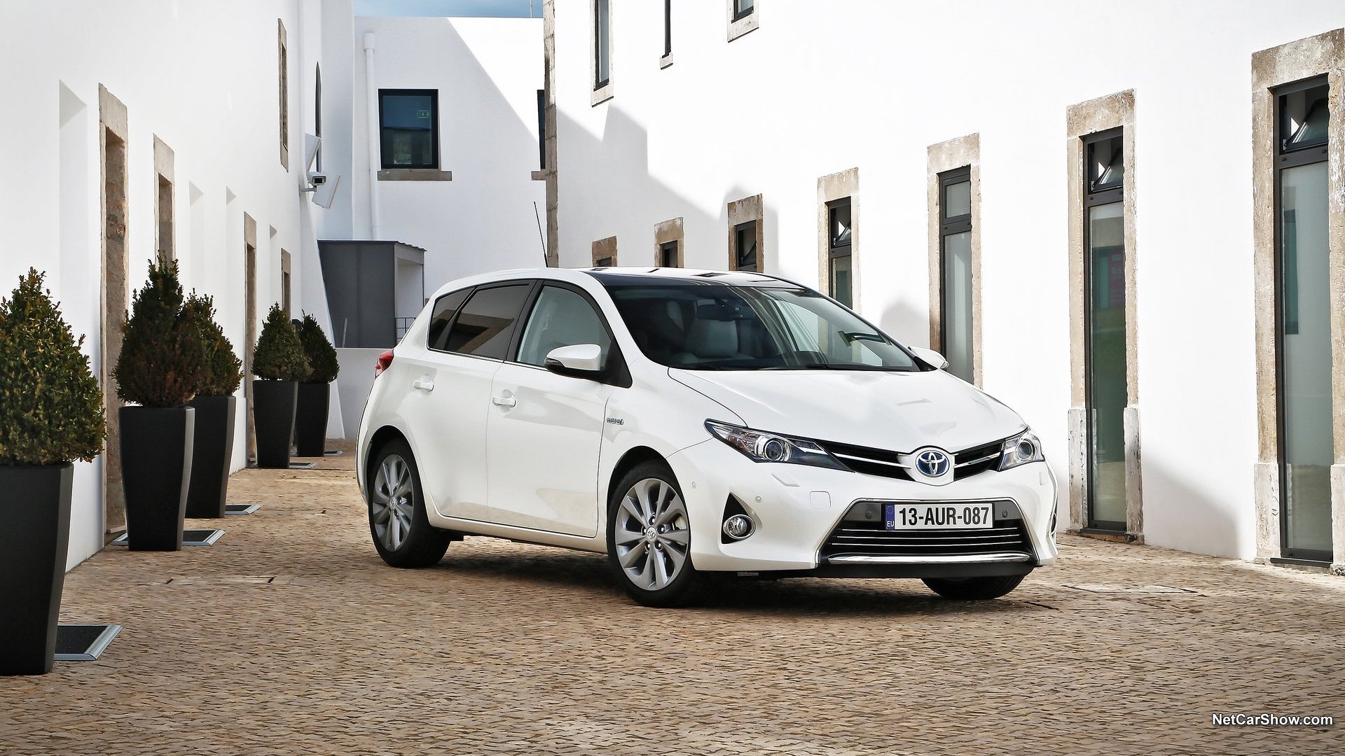 汽车轿车丰田2013款toyotaauris 相关壁纸